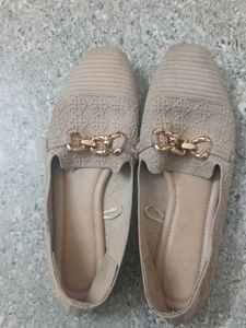 Stylish Women's Loafers with Chain Accent
