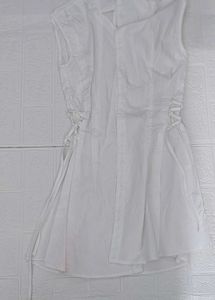 Chic White Sleeveless Button-Up Dress