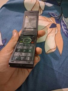 Samsung Flip Phone - Classic Black