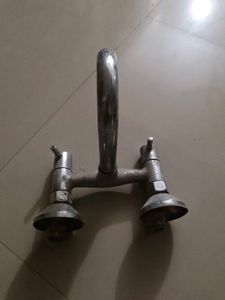 Mixer Tap with Shower Hose nd washbasin tab