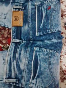 Stylish Blue Wash Jeans