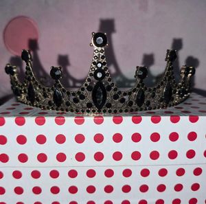 Elegant Black Stone Tiara Crown