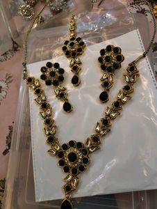 Elegant Black &amp; Gold Necklace Set