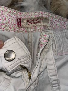 RARE LEVI’S Capri Pants