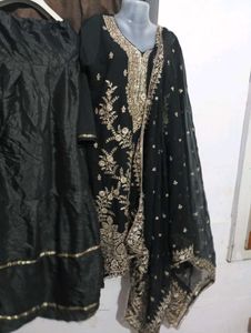 black heavy kurti with duppatta and lehga