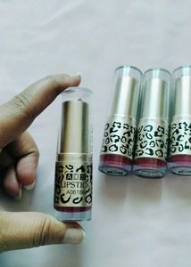 Brand new Set of 4 Lipsticks