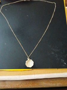 Elegant Gold Tone Pendant Necklace