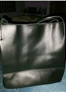 STYLISH WOMEN HANDBAG (TOTALLY NEW)