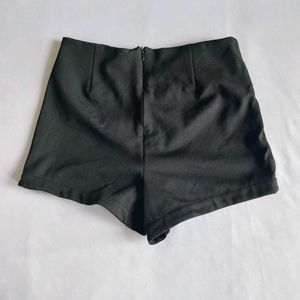 High-Waisted Black Mini Shorts🌺✨️
