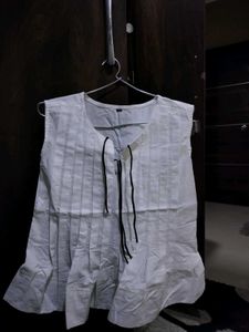 Stylish White Sleeveless Top