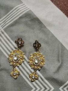 Elegant Necklace Set with Earrings &amp; Tikka