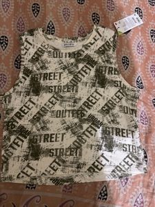 Graphic Print Sleeveless Crop Top