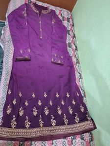 Elegant Purple Embroidered Kurta