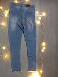 Light Wash Frayed Hem Jeans