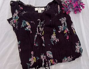 Black Floral Top 🛍️🖤