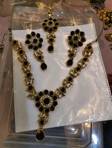 Elegant Black &amp; Gold Necklace Set