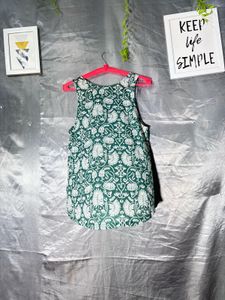 Green &amp; White Patterned Tank Top
