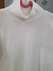 OFFER❤️Classic White Turtleneck Top