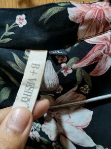 Chic Floral Tie-Neck top
