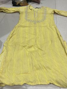 Elegant Yellow Kurta with Intricate Embellishments