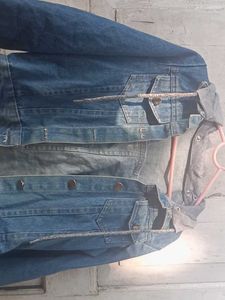 Trendy Hooded Denim Jacket 🧥