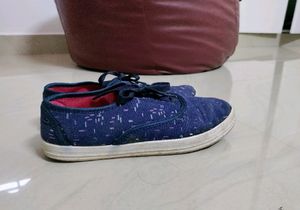 Casual Shoes with 2 pair Of Socks Free