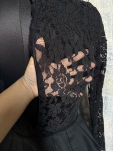 Chic Black Lace &amp; Pleated Dress