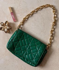 Chic Green Quilted Leather Bag with Gold Chain