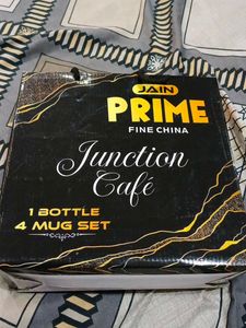 one bottle nd 4 cups set