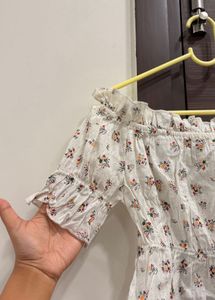 Chic Off-Shoulder Floral Crop Top