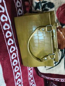 Fashion Handbag with Chain Detail