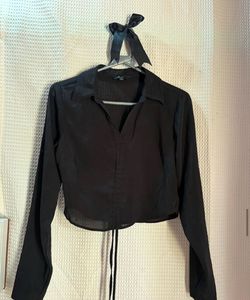 Chic Black Cropped Blouse