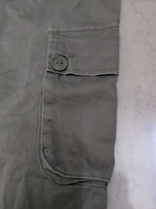 Y2K Grungy Khaki Cargo Capris