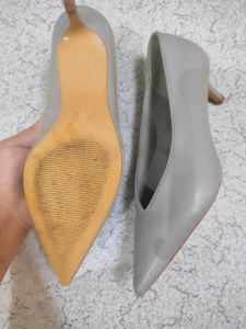 H&amp;M Grey Pointed heels FIXED PRICE Rs700.