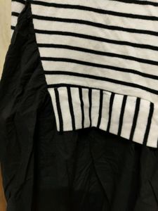 Colour Black An White Tshirt Kam Kurti Size M