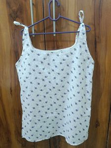 New and never wear Cute Floral Print Camisole