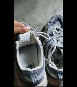 Price reduced!!!Original FILA Grey Sneake