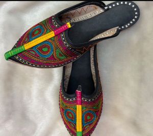 Embroidered Punjabi Jutti Flats