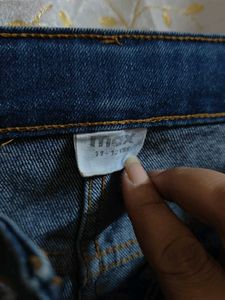 Max Jeans Size 28.