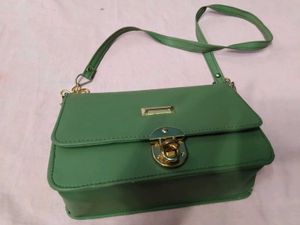 Chic Green Shoulder Bag