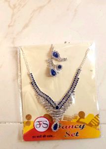 BRAND NEW** BEAUTIFUL Necklace Set