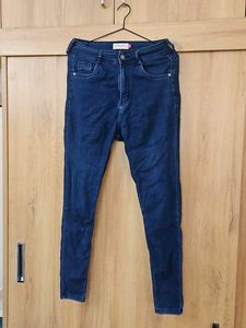 Get a top FREE with this Jeans