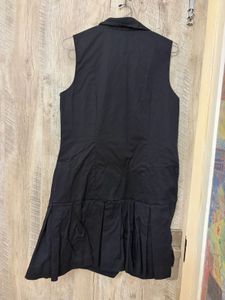 Sleeveless Black Pleated Mini Dress