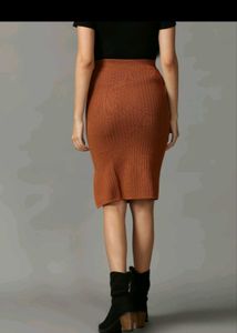 Ribbed Knit Midi Skirt with Slit
