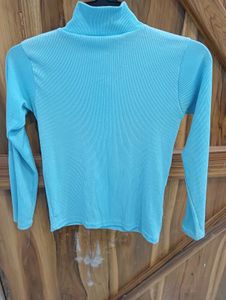 Light Blue Ribbed Knit Top “M”size