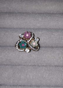 Cute Floral Ring with Crystals