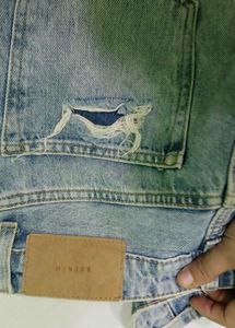 H&amp;M Distressed Light Wash Mom Jeans