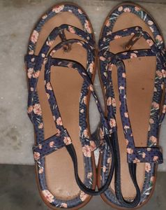 BRAND NEW PEARLS JUTTIS &amp; FLORAL SANDALS (FREE)