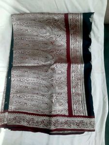 Elegant Black Saree with Intricate Borders