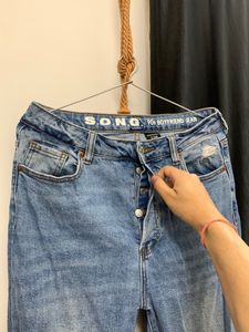 Ripped blue acid wash Denims